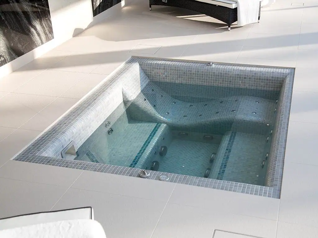 Photo de la piscine Jacuzzi 2p – Bordeaux